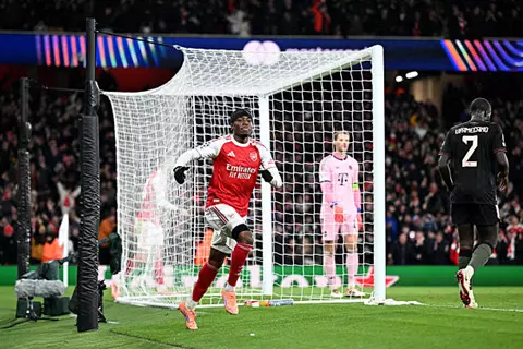 دقيقة بدقيقة.. أرسنال 3-1 بايرن ميونيخ.. خطأ كارثي من نوير (فيديو وصور)